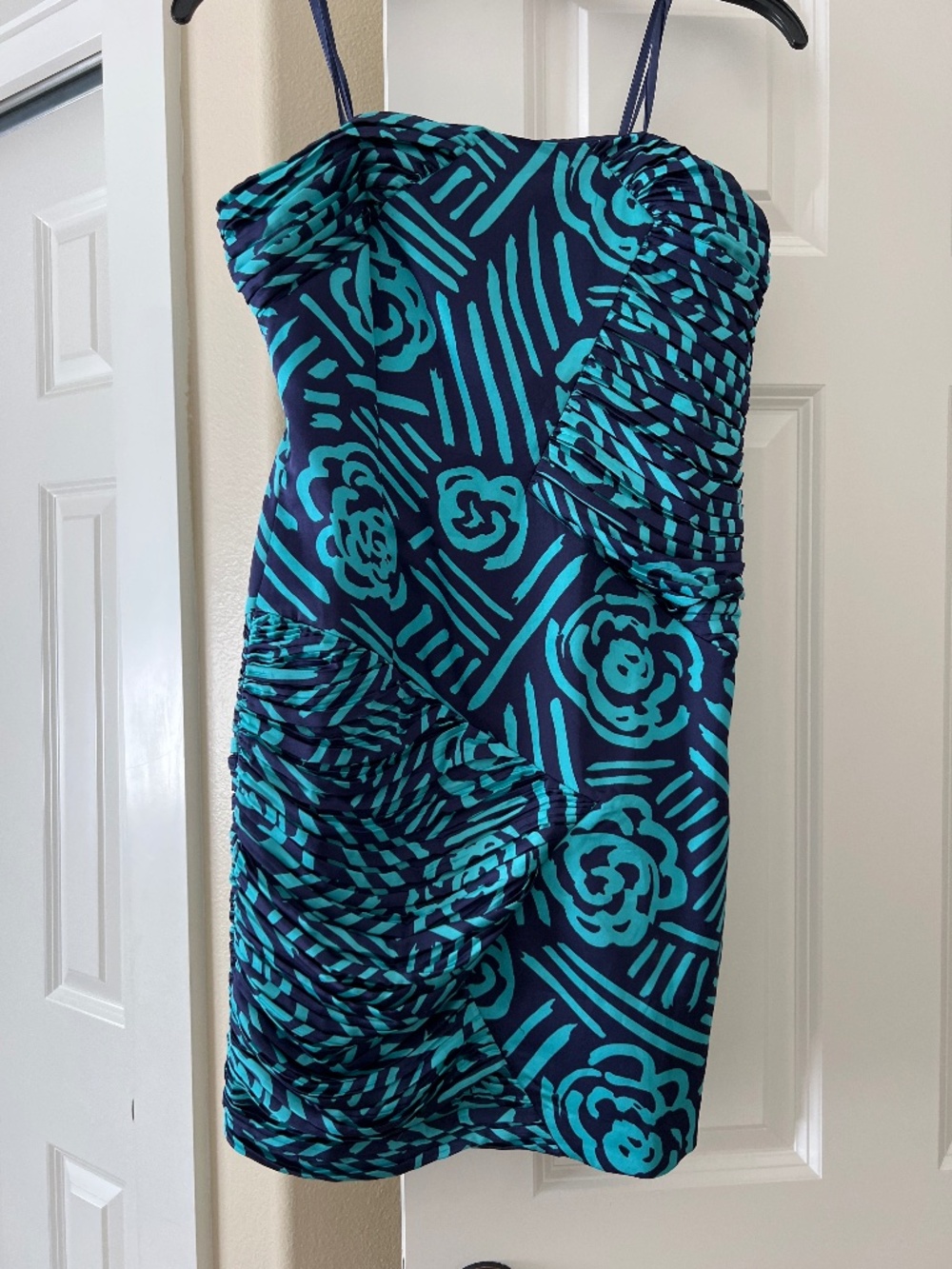 BCBGeneration size 6 strapless dress